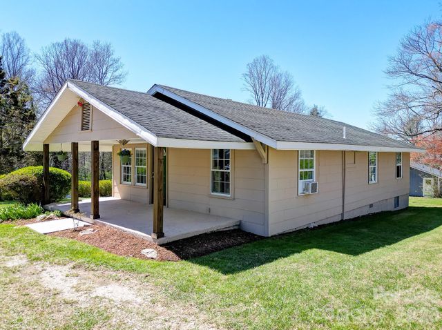 438 Loop Road, Hendersonville, NC 28792