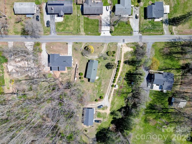 438 Loop Road, Hendersonville, NC 28792