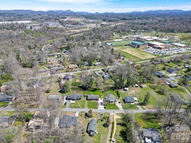 438 Loop Road, Hendersonville, NC 28792