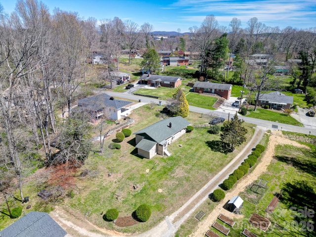 438 Loop Road, Hendersonville, NC 28792