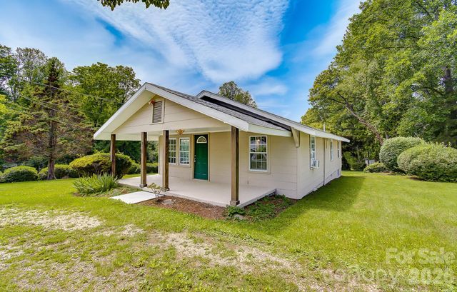 438 Loop Road, Hendersonville, NC 28792