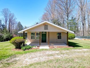 438 Loop Road, Hendersonville, NC 28792