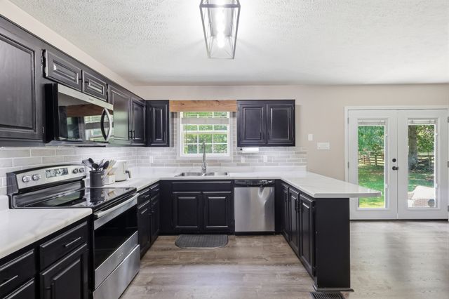 107 High St, Chapel Hill, TN 37034