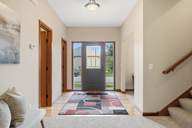 7117 Oakridge Trail, Shakopee, MN 55379