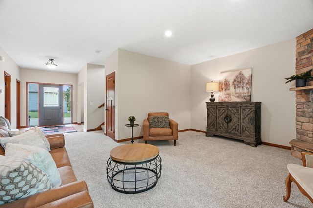 7117 Oakridge Trail, Shakopee, MN 55379