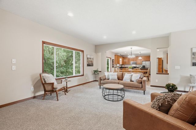 7117 Oakridge Trail, Shakopee, MN 55379