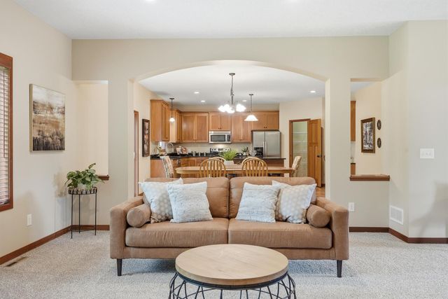 7117 Oakridge Trail, Shakopee, MN 55379