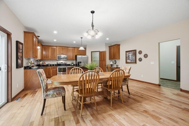 7117 Oakridge Trail, Shakopee, MN 55379