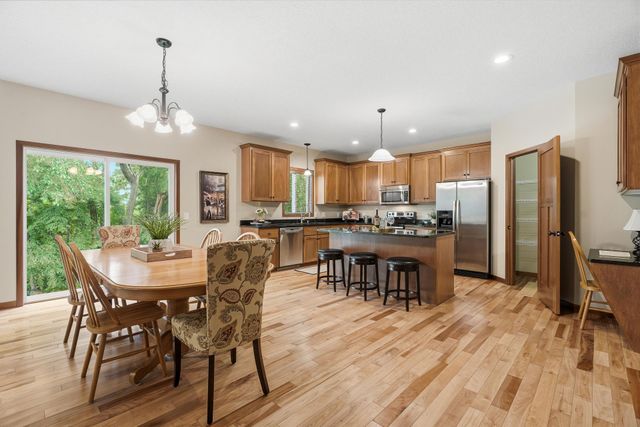 7117 Oakridge Trail, Shakopee, MN 55379