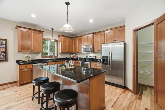 7117 Oakridge Trail, Shakopee, MN 55379