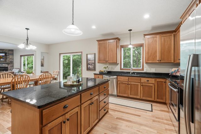 7117 Oakridge Trail, Shakopee, MN 55379