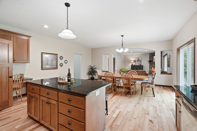 7117 Oakridge Trail, Shakopee, MN 55379