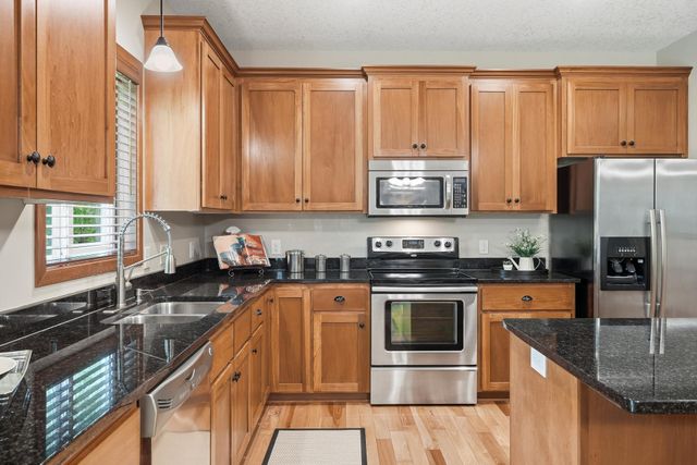 7117 Oakridge Trail, Shakopee, MN 55379