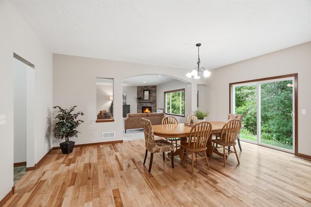 7117 Oakridge Trail, Shakopee, MN 55379