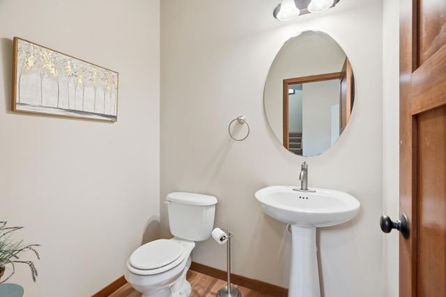 7117 Oakridge Trail, Shakopee, MN 55379