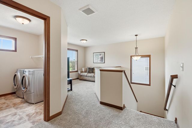 7117 Oakridge Trail, Shakopee, MN 55379
