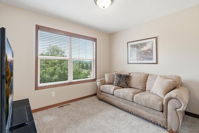 7117 Oakridge Trail, Shakopee, MN 55379