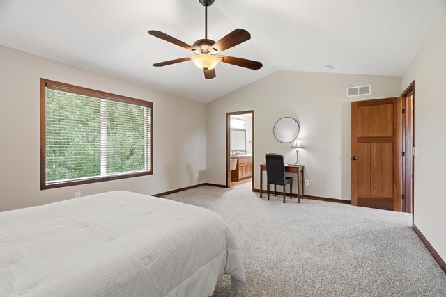 7117 Oakridge Trail, Shakopee, MN 55379