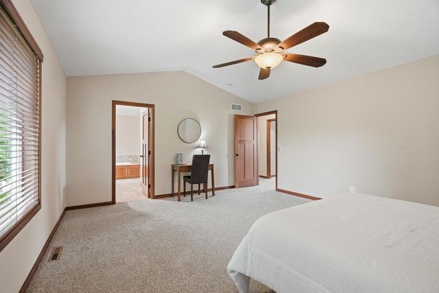7117 Oakridge Trail, Shakopee, MN 55379