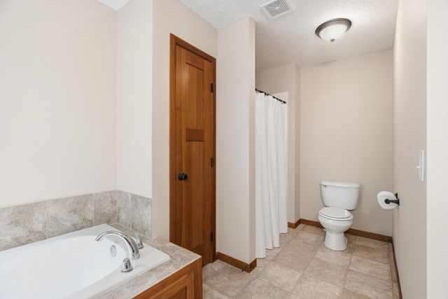 7117 Oakridge Trail, Shakopee, MN 55379