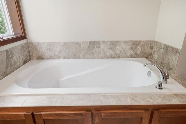 7117 Oakridge Trail, Shakopee, MN 55379