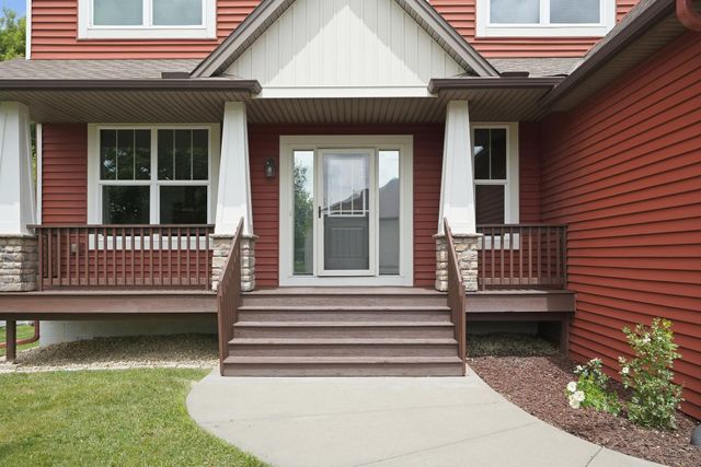 7117 Oakridge Trail, Shakopee, MN 55379