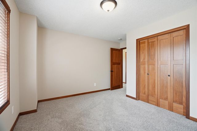 7117 Oakridge Trail, Shakopee, MN 55379