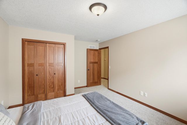 7117 Oakridge Trail, Shakopee, MN 55379