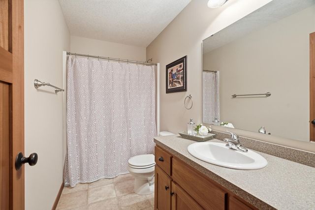 7117 Oakridge Trail, Shakopee, MN 55379