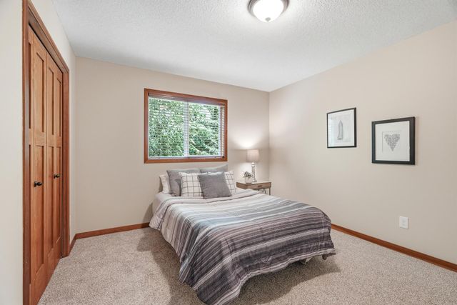 7117 Oakridge Trail, Shakopee, MN 55379