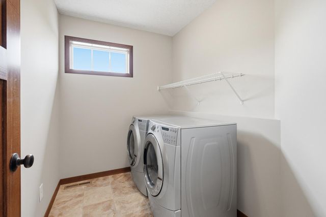 7117 Oakridge Trail, Shakopee, MN 55379