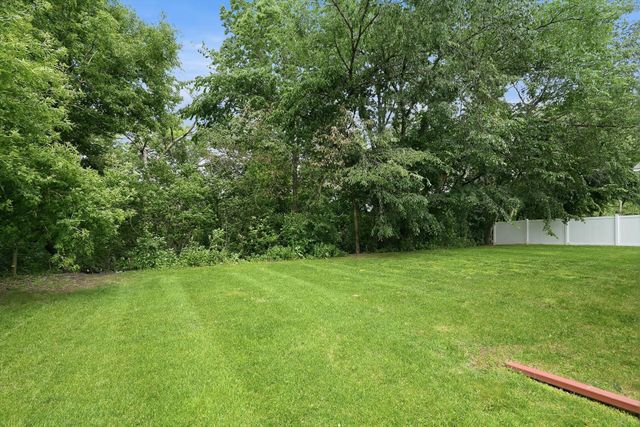 7117 Oakridge Trail, Shakopee, MN 55379