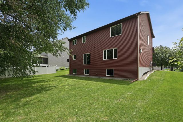 7117 Oakridge Trail, Shakopee, MN 55379