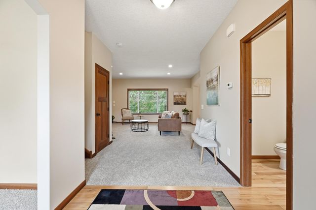 7117 Oakridge Trail, Shakopee, MN 55379