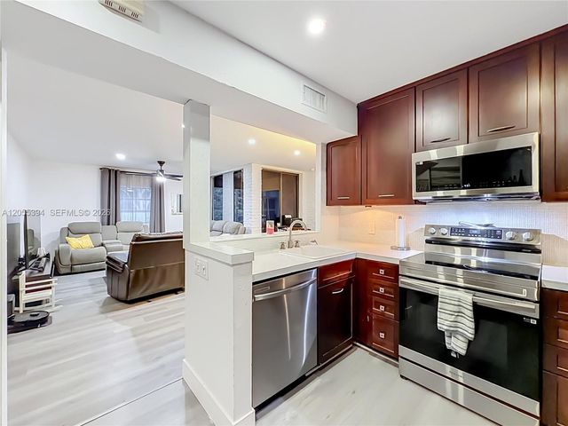 10790 NW 14th St 196, Plantation, FL 33322