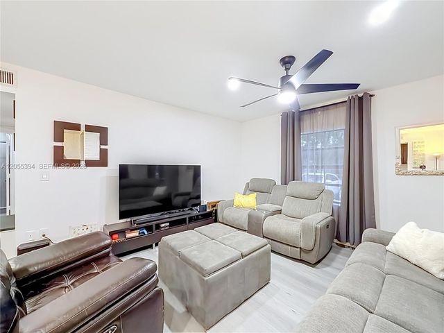 10790 NW 14th St 196, Plantation, FL 33322