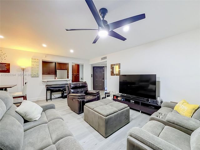 10790 NW 14th St 196, Plantation, FL 33322