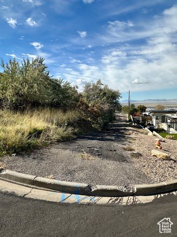 3716 S OAKRIDGE CT, Bountiful, UT 84010