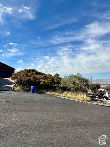 3716 S OAKRIDGE CT, Bountiful, UT 84010