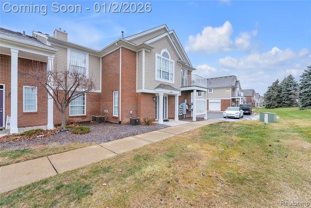 45640 Warwick Drive, Macomb, MI 48044
