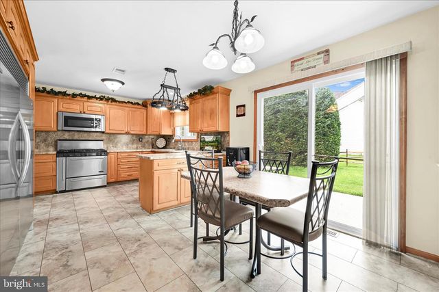 232 BEATRICE LN, Aston, PA 19014