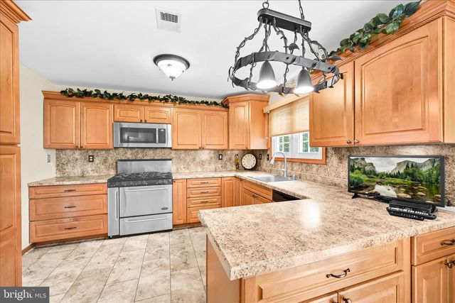 232 BEATRICE LN, Aston, PA 19014