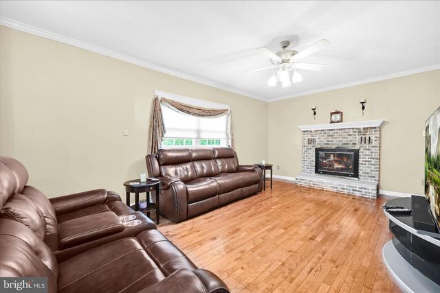 232 BEATRICE LN, Aston, PA 19014