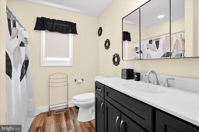 232 BEATRICE LN, Aston, PA 19014