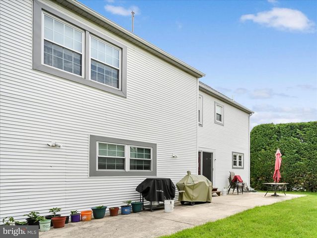 232 BEATRICE LN, Aston, PA 19014