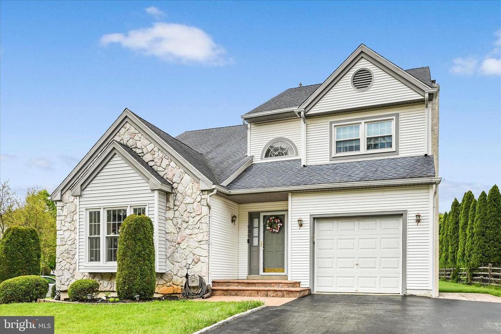 232 BEATRICE LN, Aston, PA 19014