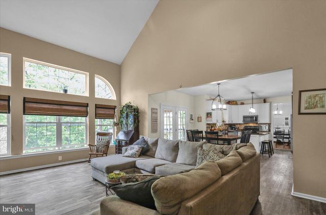 110 CLARION DR, Douglassville, PA 19518