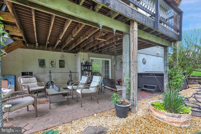 110 CLARION DR, Douglassville, PA 19518