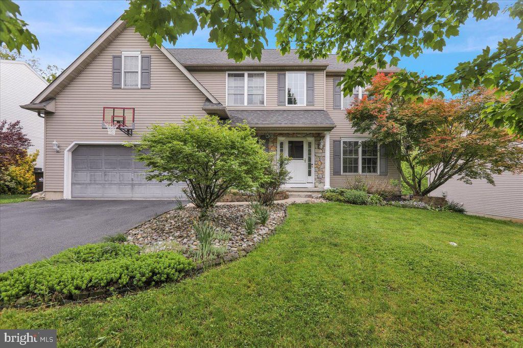 110 CLARION DR, Douglassville, PA 19518