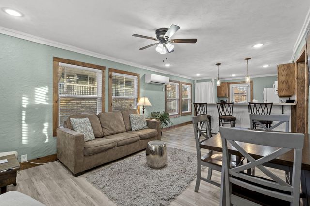 405 W College Street, Branson, MO 65616